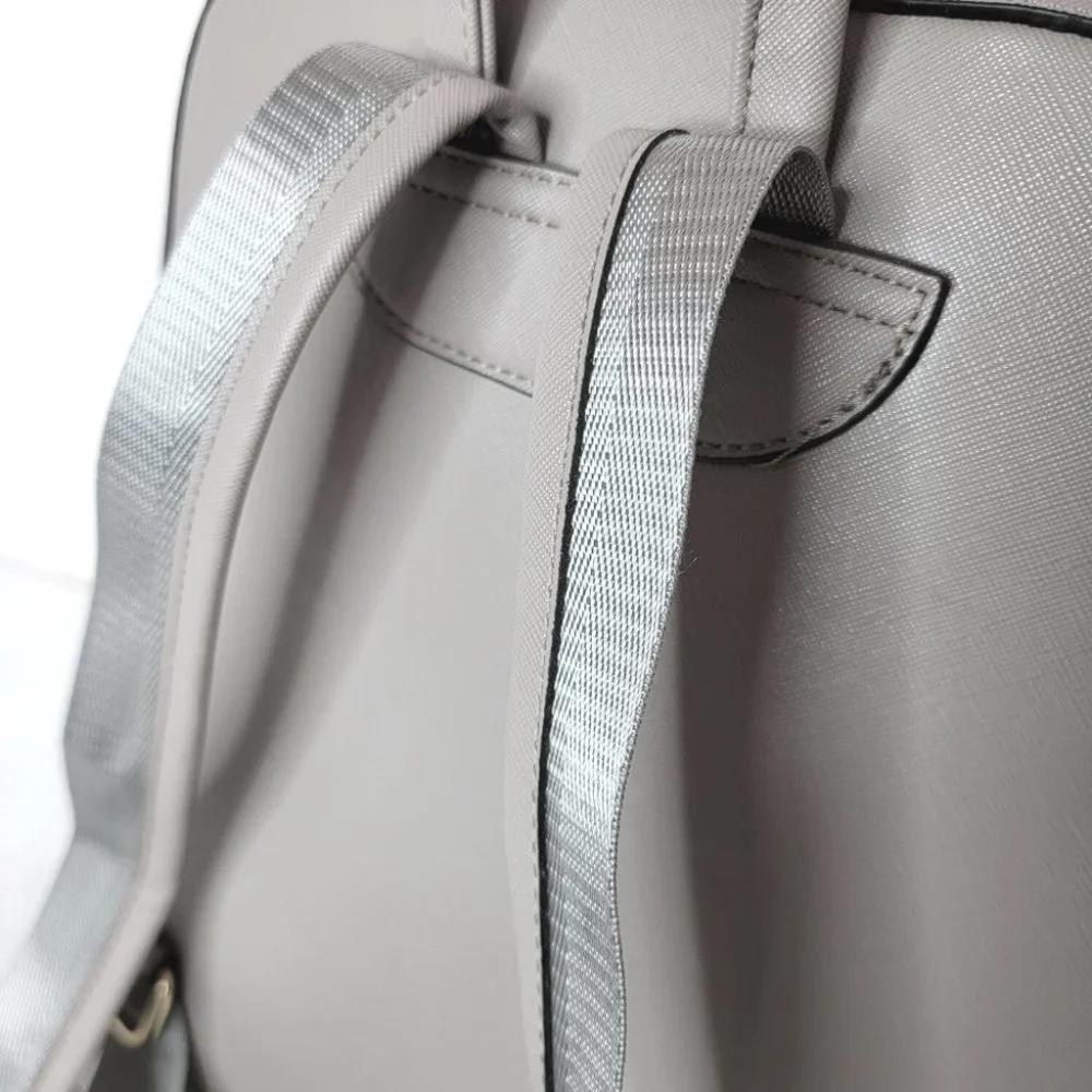 gray medium backpack - Picture 4 of 5